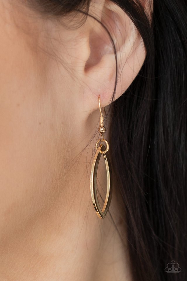​The OVAL-achiever - Gold - Paparazzi Necklace Image