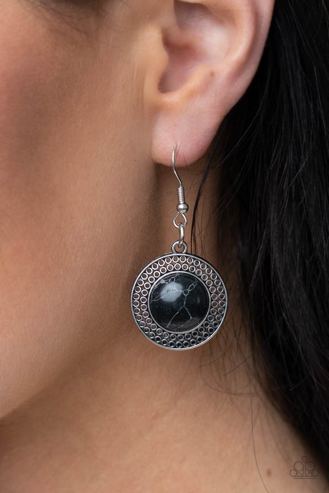 ​​Circle The Wagons - Black - Paparazzi Necklace Image