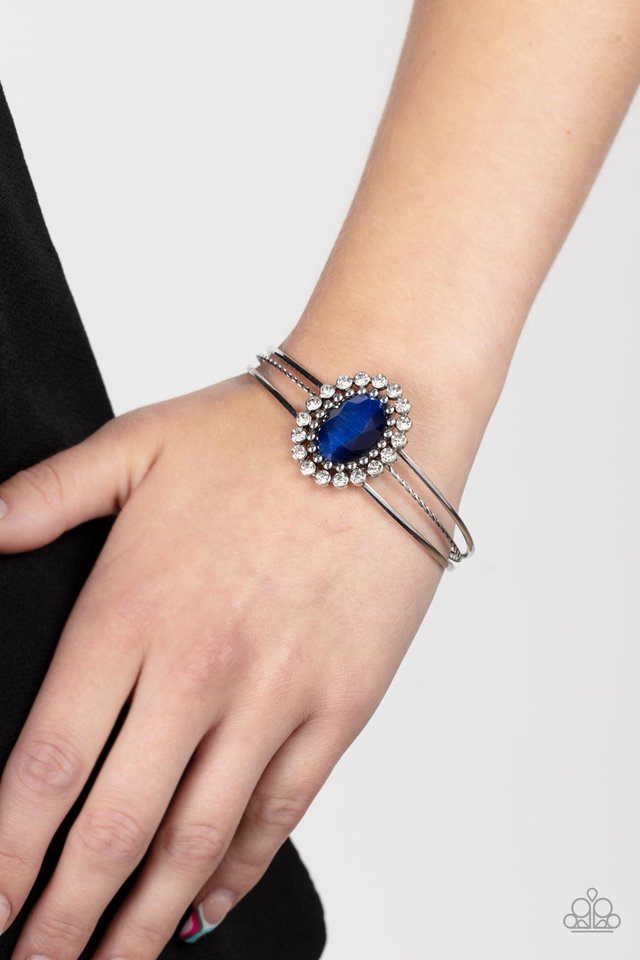 Prismatic Flower Patch - Blue - Paparazzi Bracelet Image
