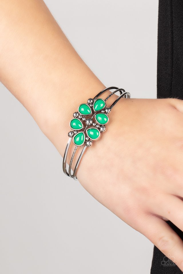 Taj Mahal Meadow - Green - Paparazzi Bracelet Image