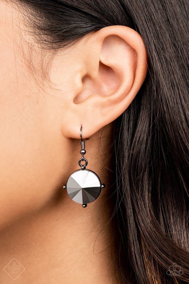 The SHOWCASE Must Go On - Black - Paparazzi Necklace Image