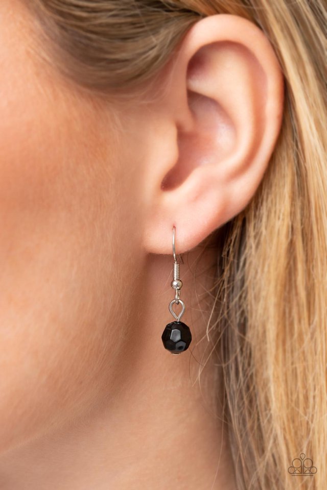 Valley Girl Glamour - Black - Paparazzi Necklace Image