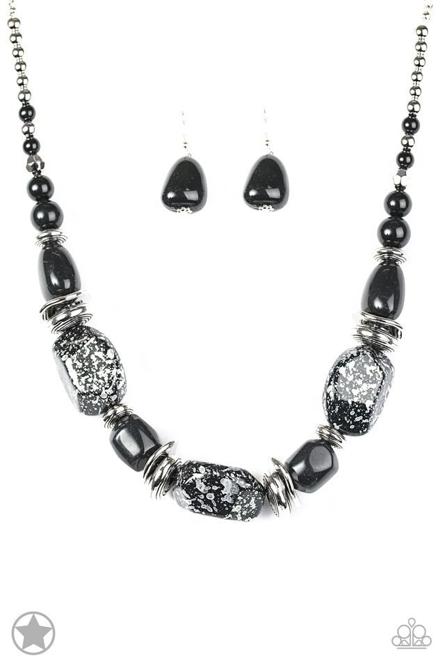 Paparazzi Blockbuster Necklace - In Good Glazes - Black