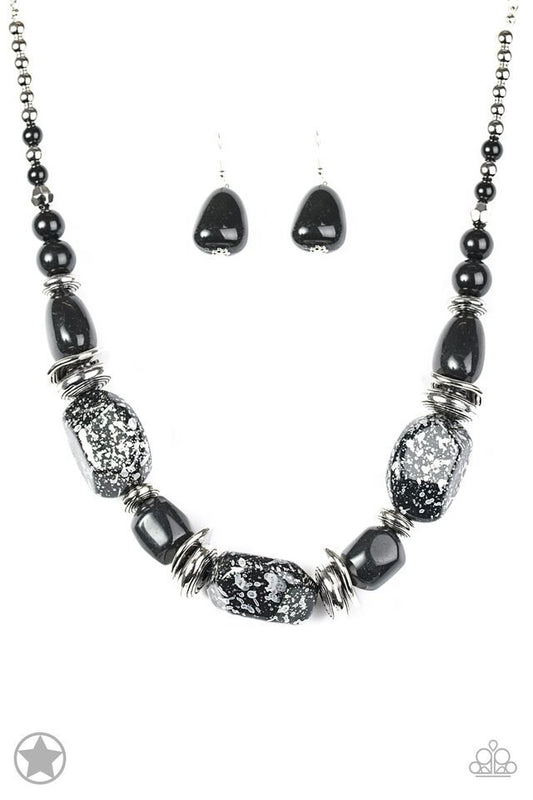 Paparazzi Blockbuster Necklace - In Good Glazes - Black