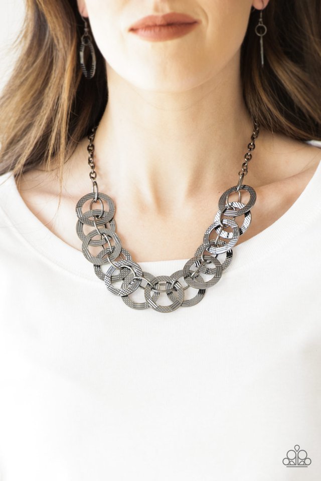 Paparazzi Necklace ~ The Main Contender - Black