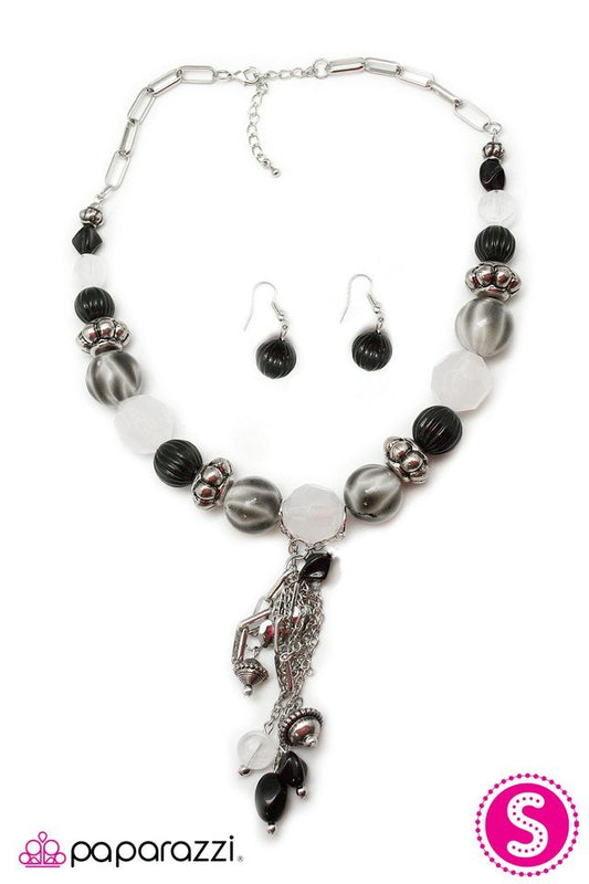 Paparazzi Blockbuster Necklace - Break a Leg - Black