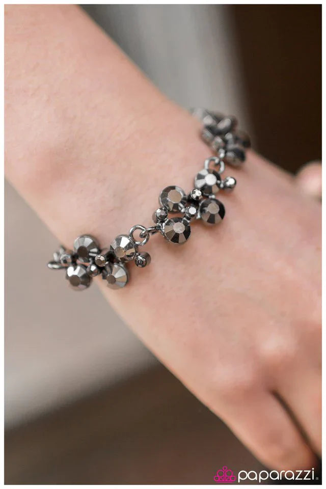 Paparazzi Bracelet ~ Old Hollywood - Black
