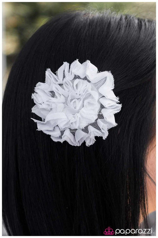 Paparazzi Hair Accessories ~ Perfect Day For A Picnic - White
