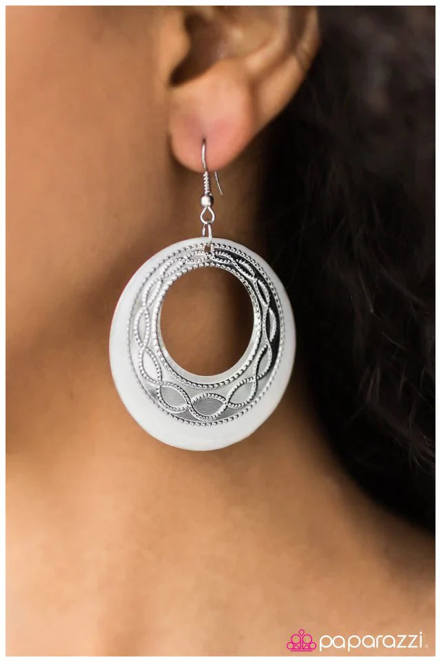 Paparazzi Earring ~ Intertwining Melodies - White