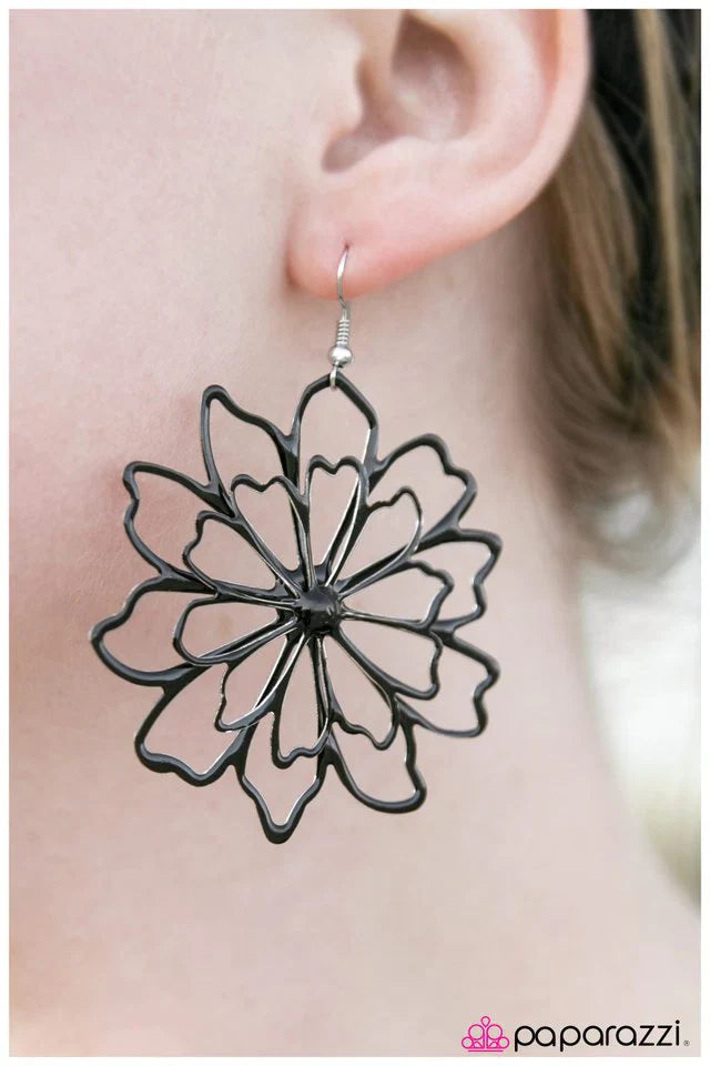Paparazzi Earring ~ Oh Maui! - Black
