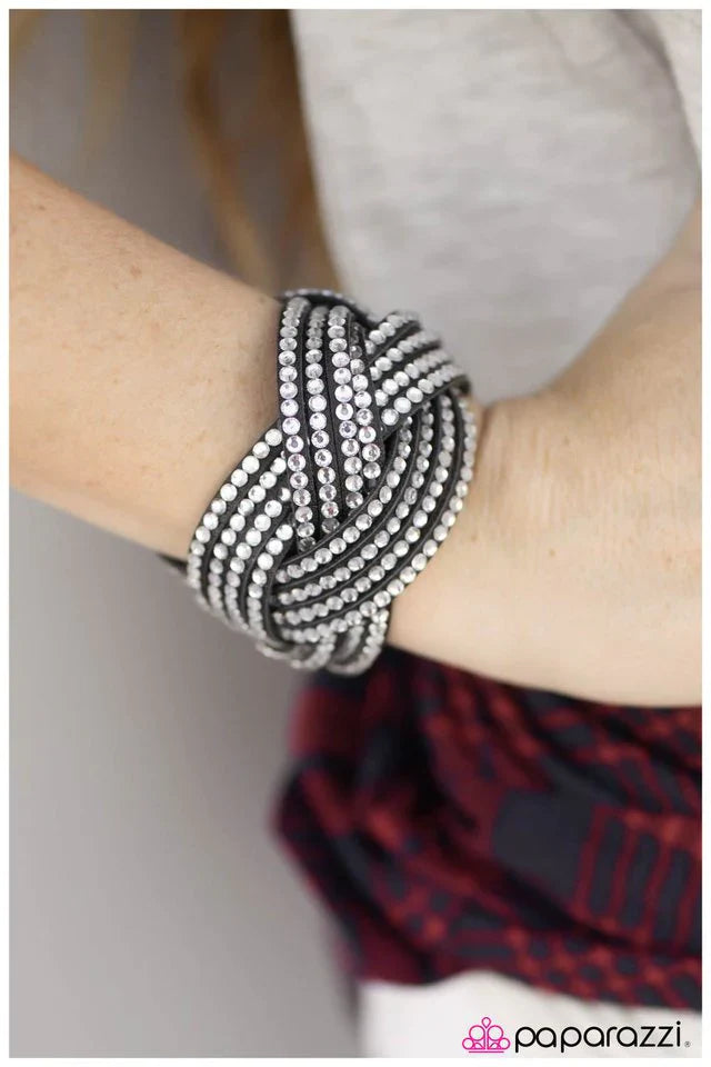 Paparazzi Bracelet ~ No Time for Losers - Black