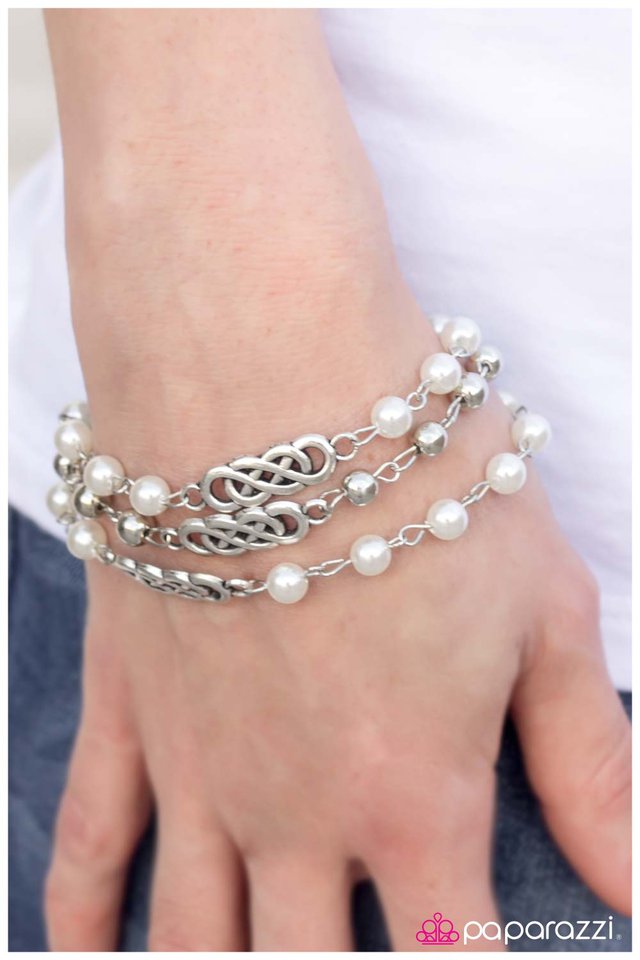 Paparazzi Bracelet ~ Ever Everlasting - White