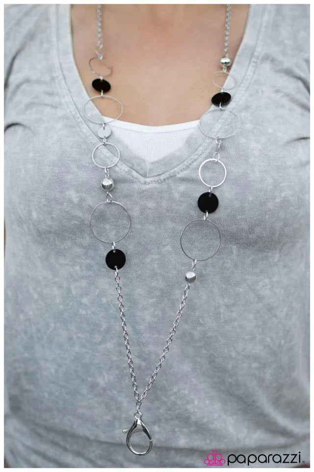 Paparazzi Necklace ~ Shes The Boss - Black