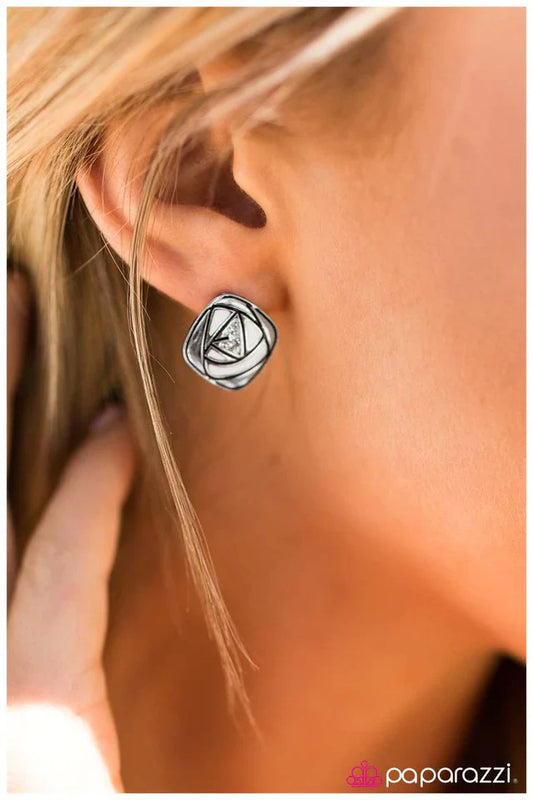 Paparazzi Earring ~ Radio Star - White