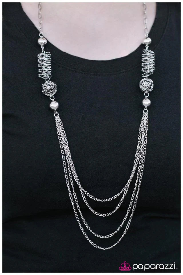 Paparazzi Necklace ~ Stretching The Rules - Black