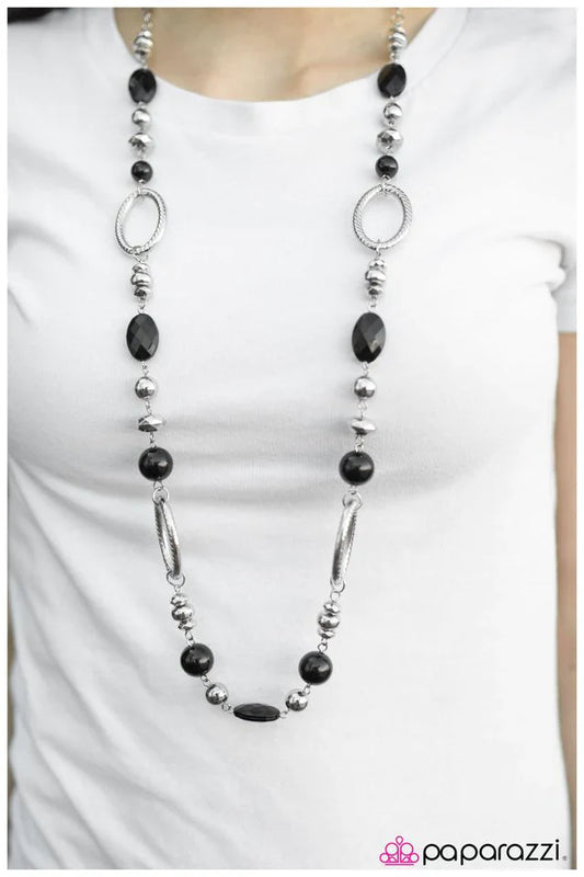Paparazzi Necklace ~ Celebrity - Black