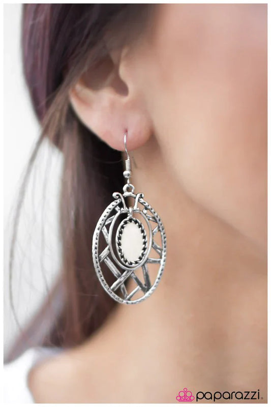 Paparazzi Earring ~ A Smash Hit - White