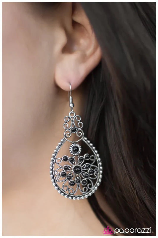 Paparazzi Earring ~ Searching For Mr. Right - Black