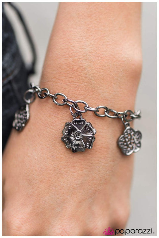 Paparazzi Bracelet ~ Dancing With Daisies - Black