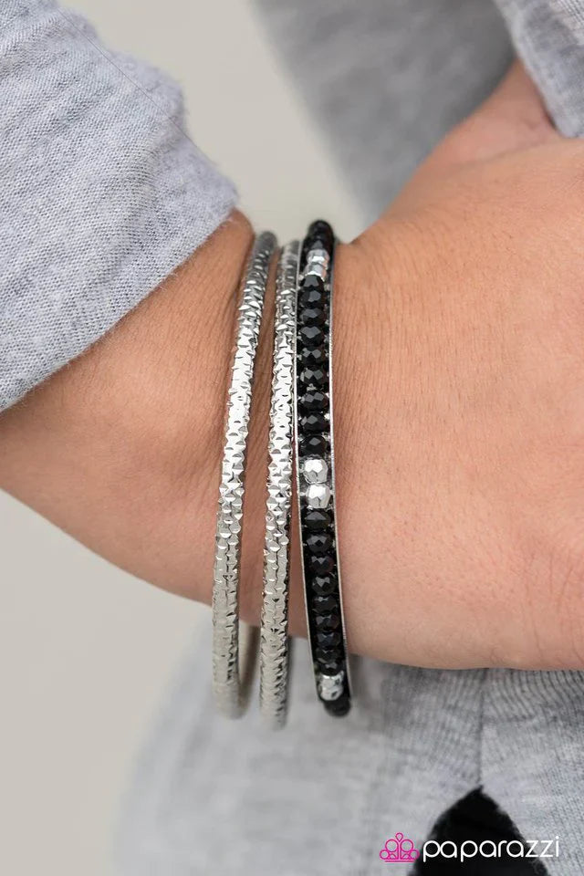 Paparazzi Bracelet ~ GLAM On! - Black