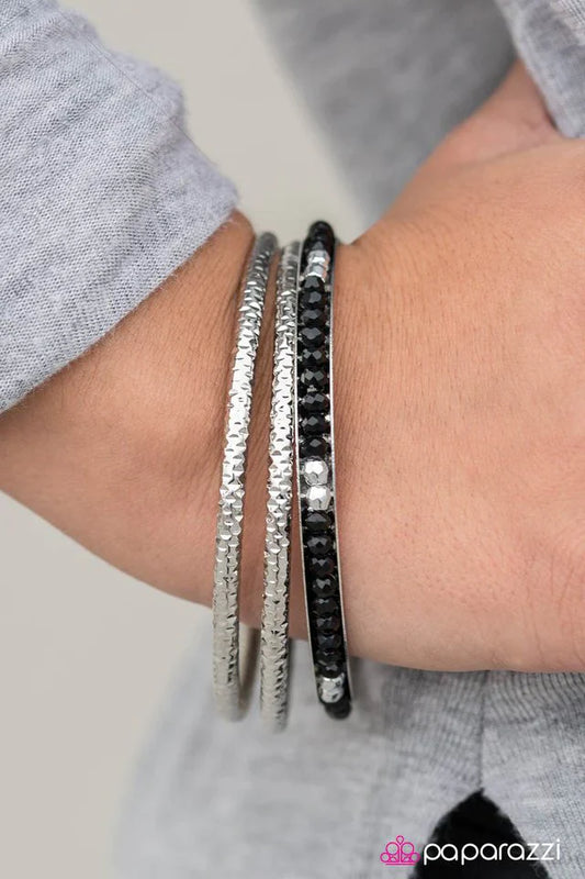 Paparazzi Bracelet ~ GLAM On! - Black