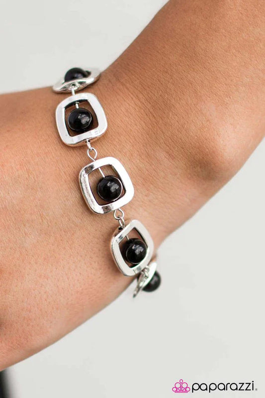 Paparazzi Bracelet ~ The Rich and FRAME-ous - Black