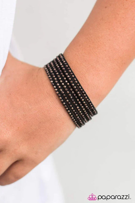 Paparazzi Bracelet ~ Playing The Villain - Black