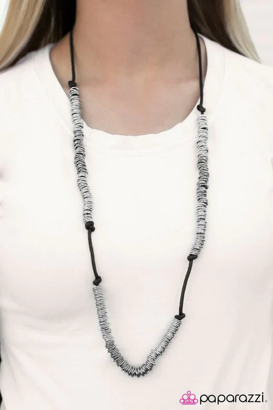Paparazzi Necklace ~ Ring Down The Curtain - Black