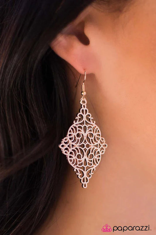 Paparazzi Earring ~ I FILIGREE Like Dancing - Gold