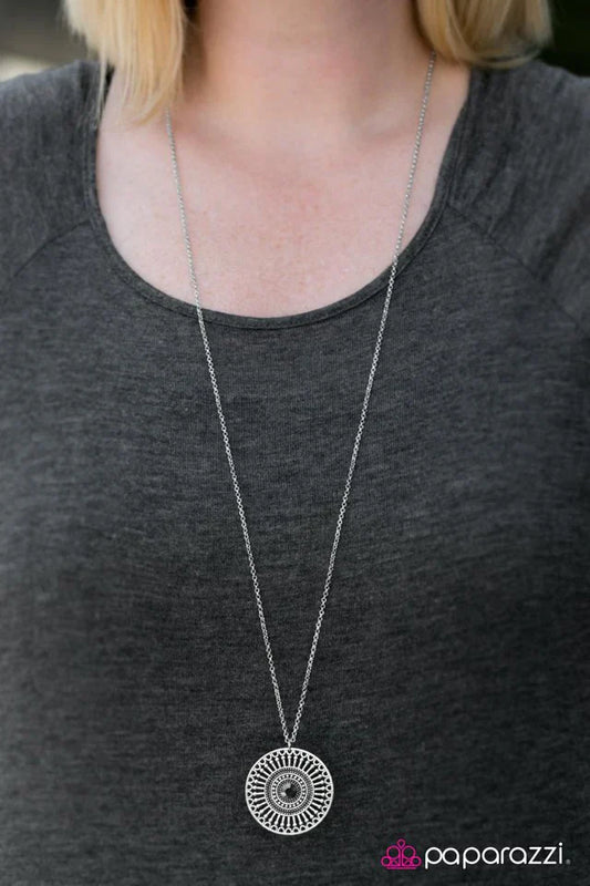 Paparazzi Necklace ~ The London Eye - Silver