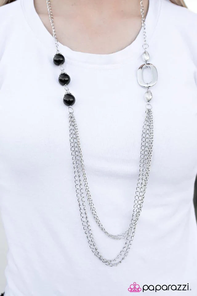 Paparazzi Necklace ~ A Dramatic Entrance - Black