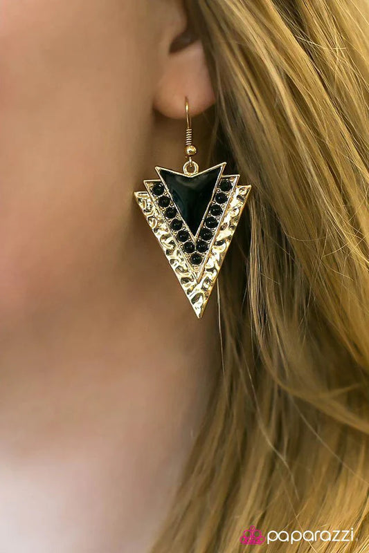 Paparazzi Earring ~ Breakout Artist - Black
