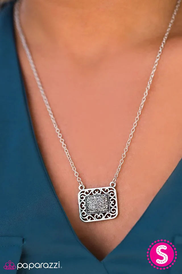 Paparazzi Necklace ~ Picture Stories - Silver