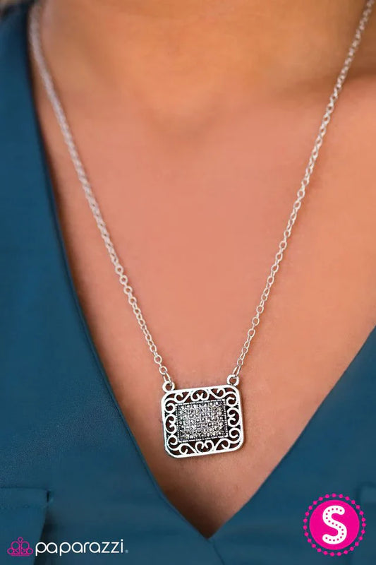 Paparazzi Necklace ~ Picture Stories - Silver