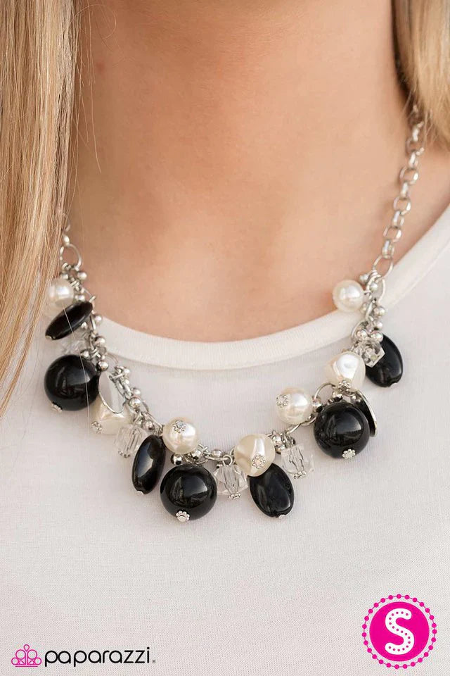 Paparazzi Necklace ~ Hollywood Starlet - Black