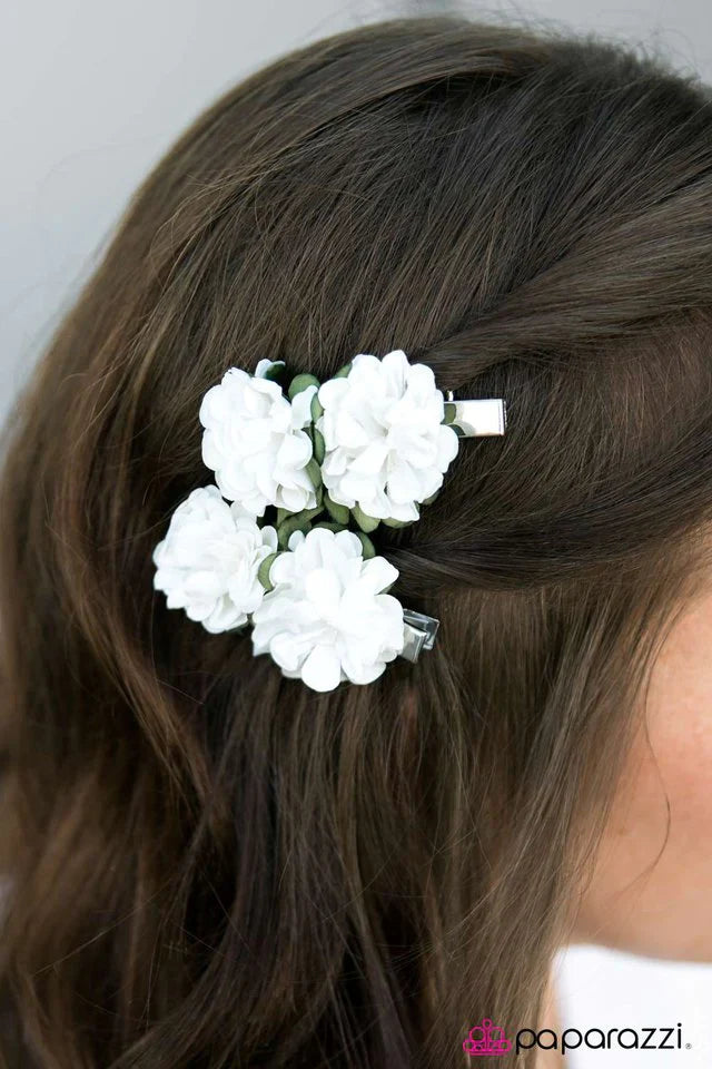Paparazzi Hair Accessories ~ Paper Towns - White