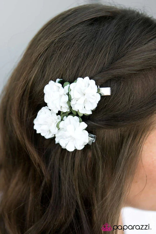 Paparazzi Hair Accessories ~ Paper Towns - White
