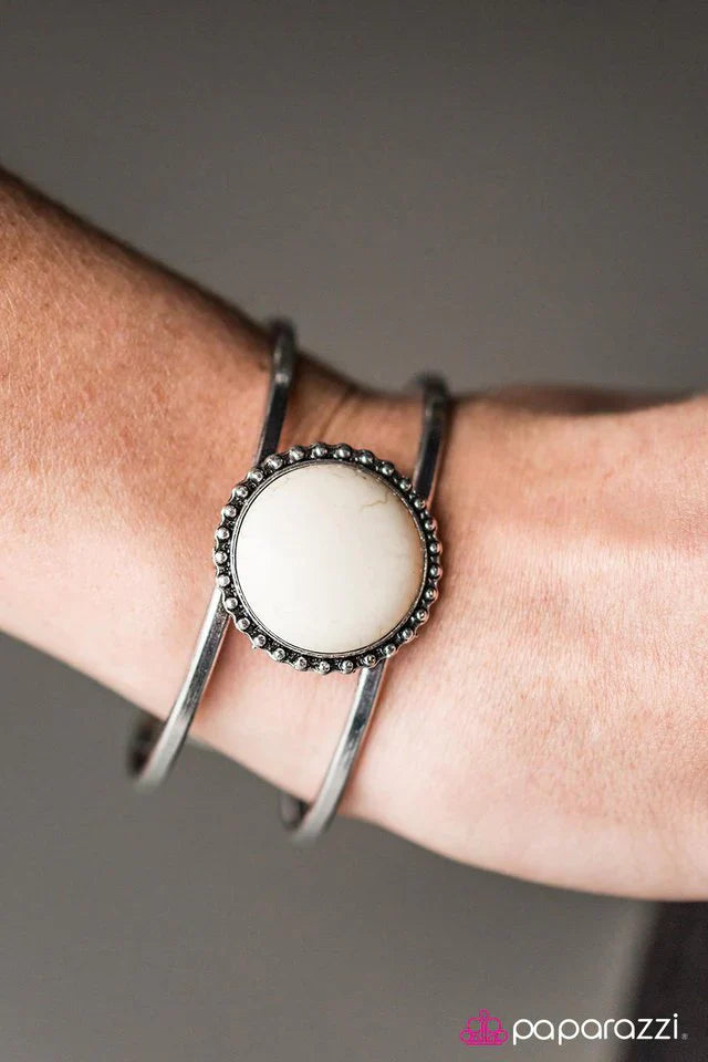 Paparazzi Bracelet ~ New Horizons - White