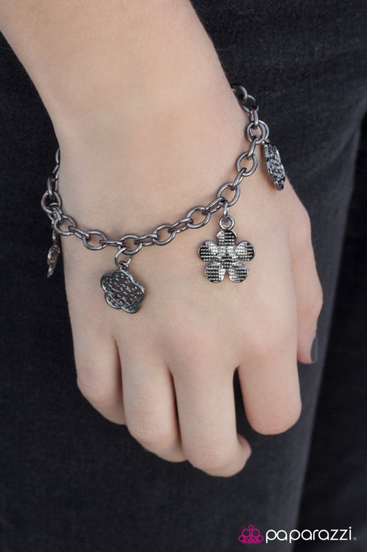 Paparazzi Bracelet ~ Season Of Flowers - Black