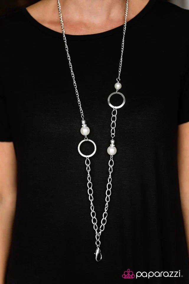 Paparazzi Necklace ~ Boss Day - White