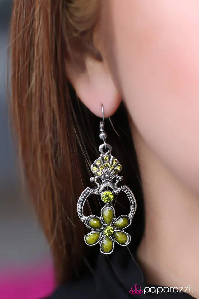 Paparazzi Earring ~ Twinkling Romance - Green