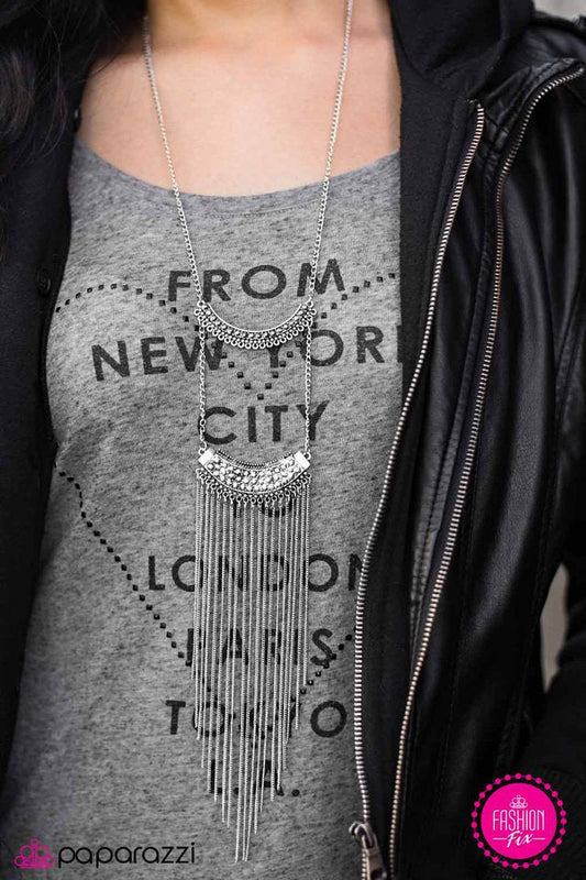 Paparazzi Necklace ~ World Class Wonder - Silver