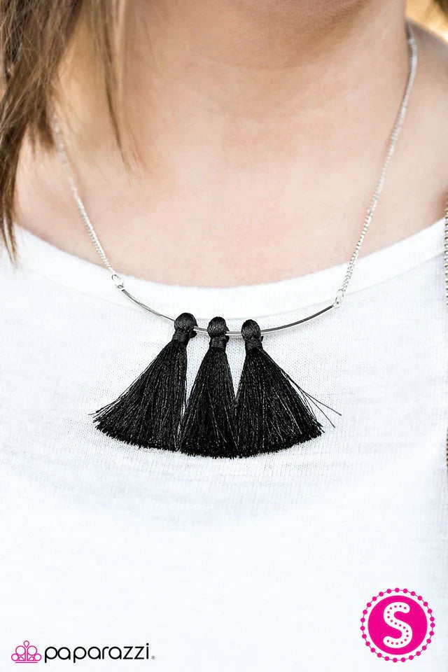Paparazzi Necklace ~ Worldly Wonderful - Black
