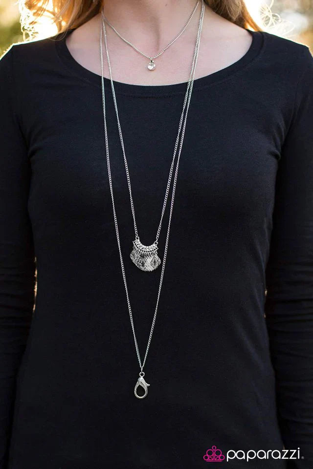 Paparazzi Necklace ~ Dream Tour - White