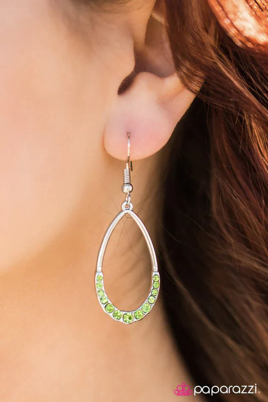 Paparazzi Earring ~ Kiss The Girl - Green