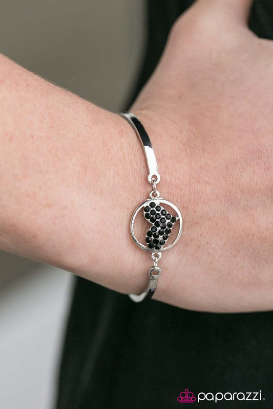 Paparazzi Bracelet ~ HEART Knock Life - Black