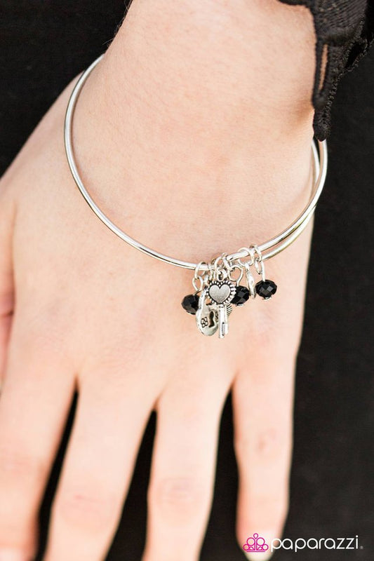 Paparazzi Bracelet ~ Love Makes The World Go Round - Black