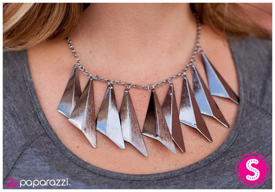 Paparazzi Necklace ~ Bend the Rules - Black