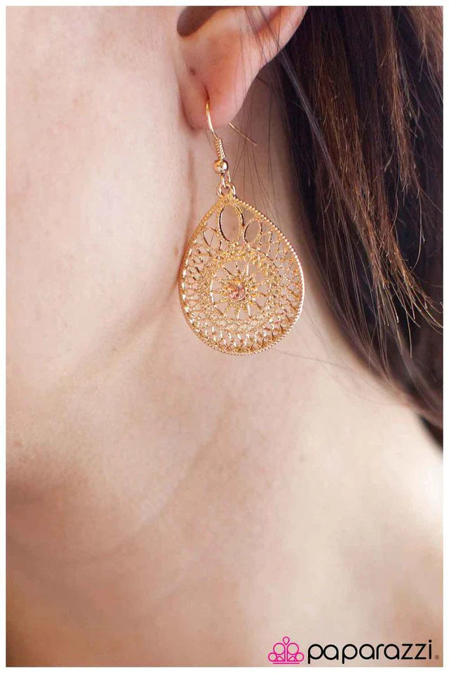 Paparazzi Earring ~ In the Details - Gold