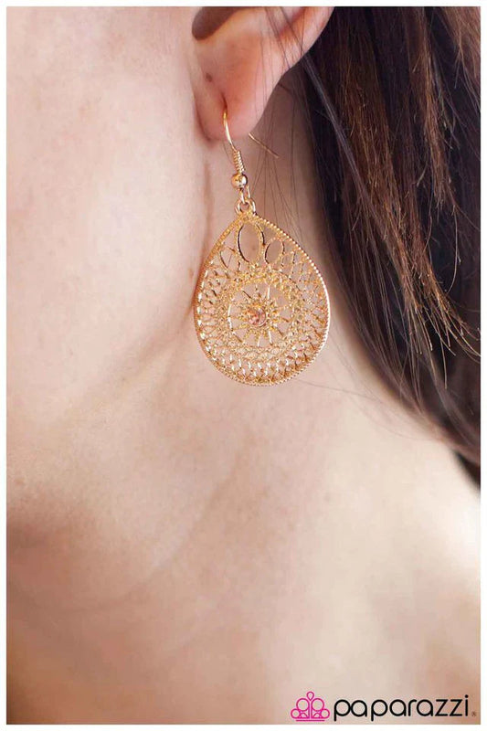 Paparazzi Earring ~ In the Details - Gold